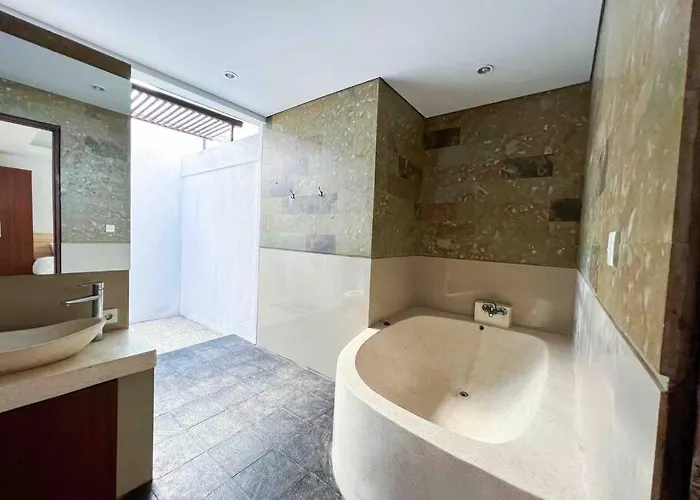 Cosy And Cheerful 2 Bedroom 5mins To Finns Villa Canggu